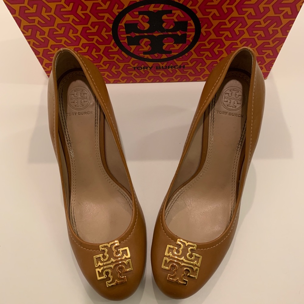Tory Burch Tan Brown Wedges w/ Gold Logo